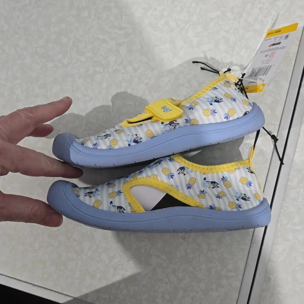 GroundUp Bluey and pineapple Light Blue Water Shoes Size 11/12‎ NWT